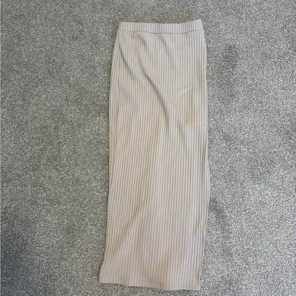 Princess Polly Beige Fitted‎ Ribbed Maxi Skirt Size 2 - Picture 4 of 5